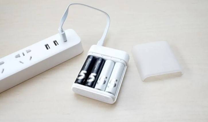 Xiaomi ZMI Ni-MH battery type AAA 700mAh (pack of 4 pcs + case) (AA 711), black and white photo